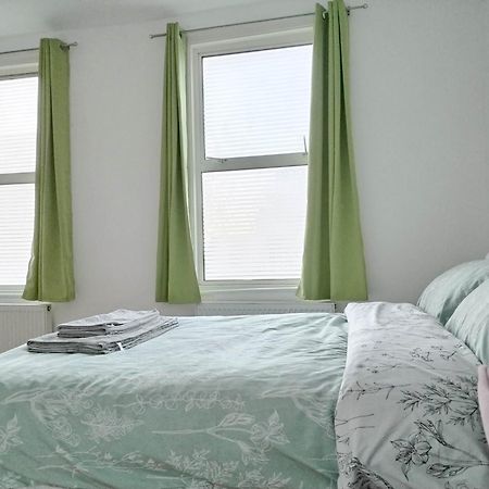 Cosy Rooms Near Canary Wharf & The O2 London Exterior photo
